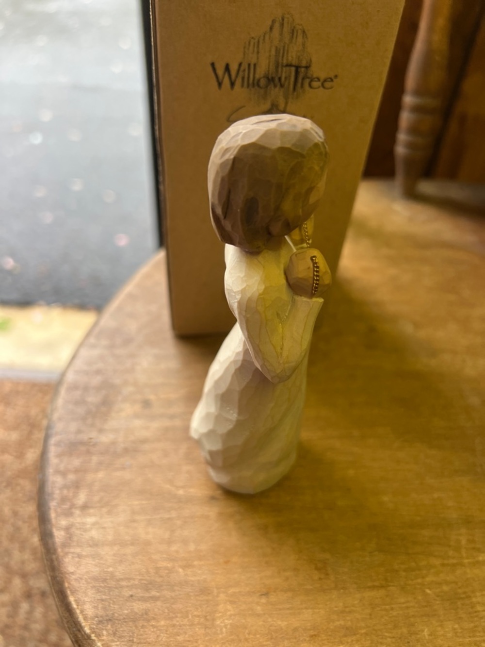 Willow Tree Figurine in Cream with Gold Necklace NWT - Picture 4 of 8